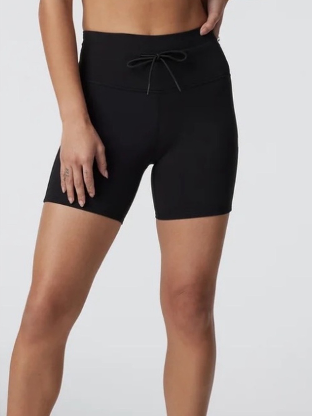 Vuori daily short black. Size M